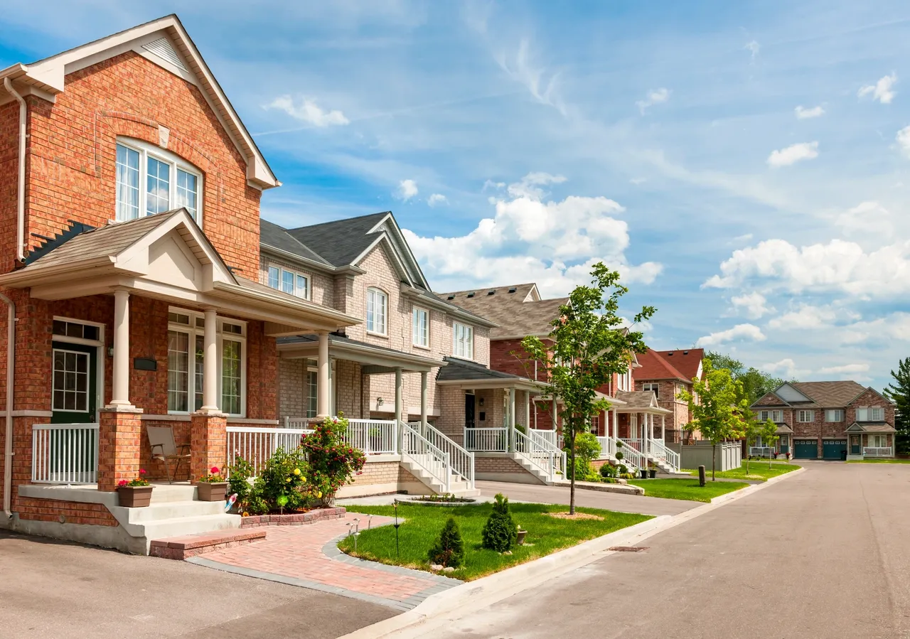 Row of modern suburban homes
